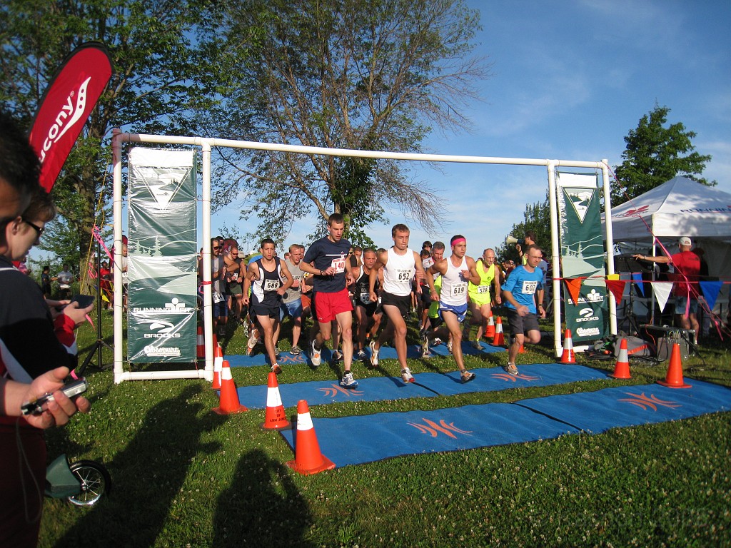 The Legend 10M 2009 011.jpg - The Legend, a nice 10 Mile trail race at Sleepy Hollow state park in Michigan. These are some pictures from the 2009 running of the race.